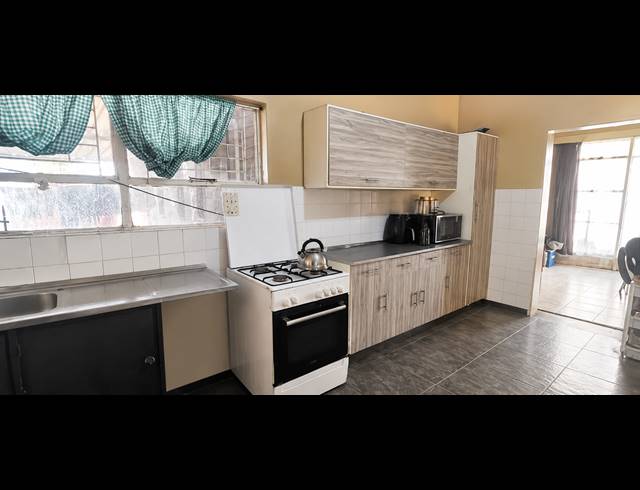 3 BEDROOM HOUSE FOR SALE IN VANDERBIJLPARK CE 3
